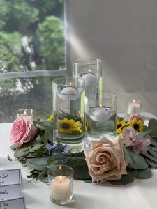 welcome table flowers